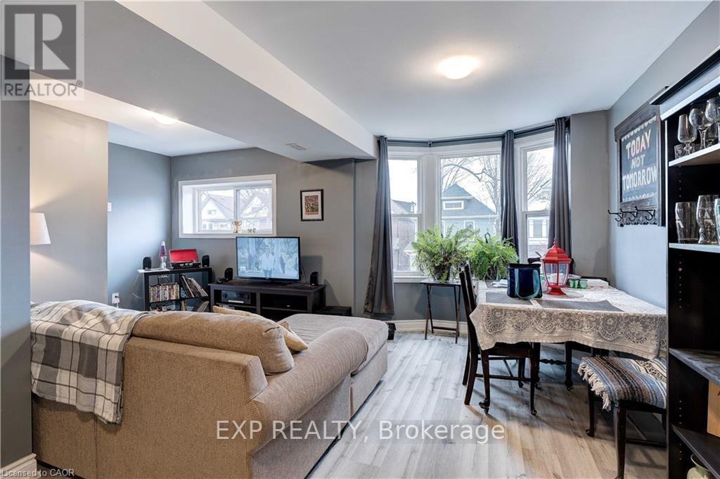 Upper - 24 Avalon Place, Hamilton, Ontario  L8M 1R3 - Photo 3 - X12492150