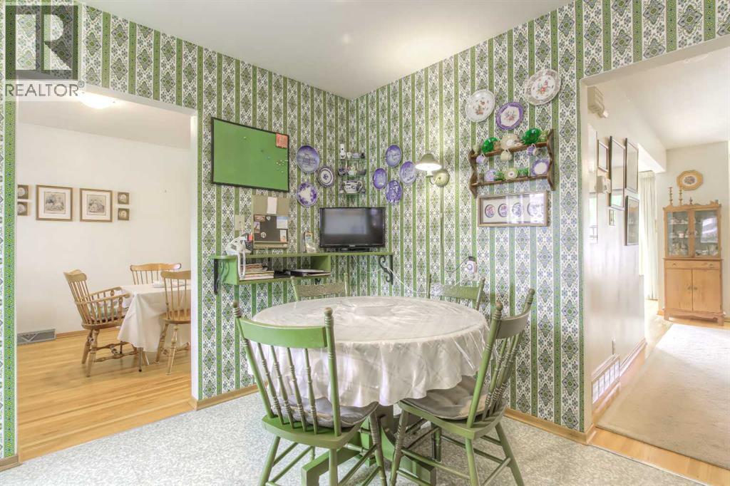 82 Wedgewood Drive Sw, Calgary, Alberta T3C 3G6 - Photo 12 - A2261667