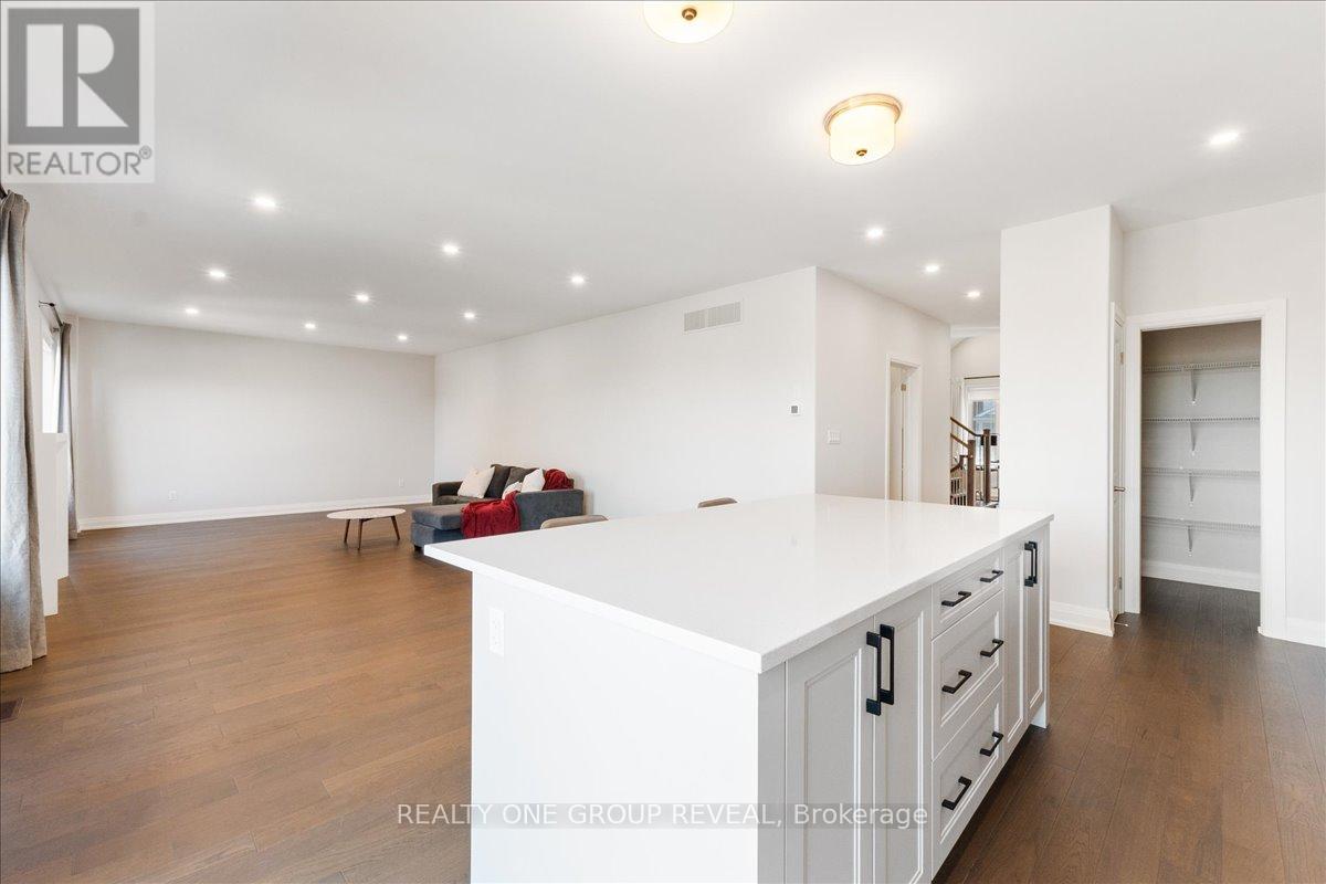 1054 Rippingale Trail, Peterborough, Ontario  K9H 0J8 - Photo 10 - X12492350