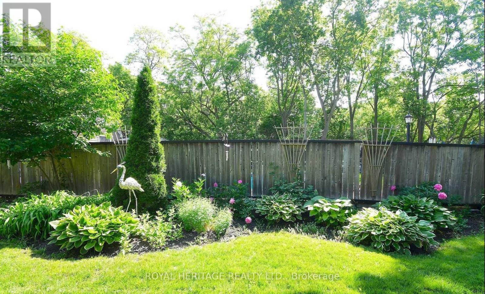 17 Francis Street, Kawartha Lakes, Ontario  K9V 3R7 - Photo 11 - X12492408