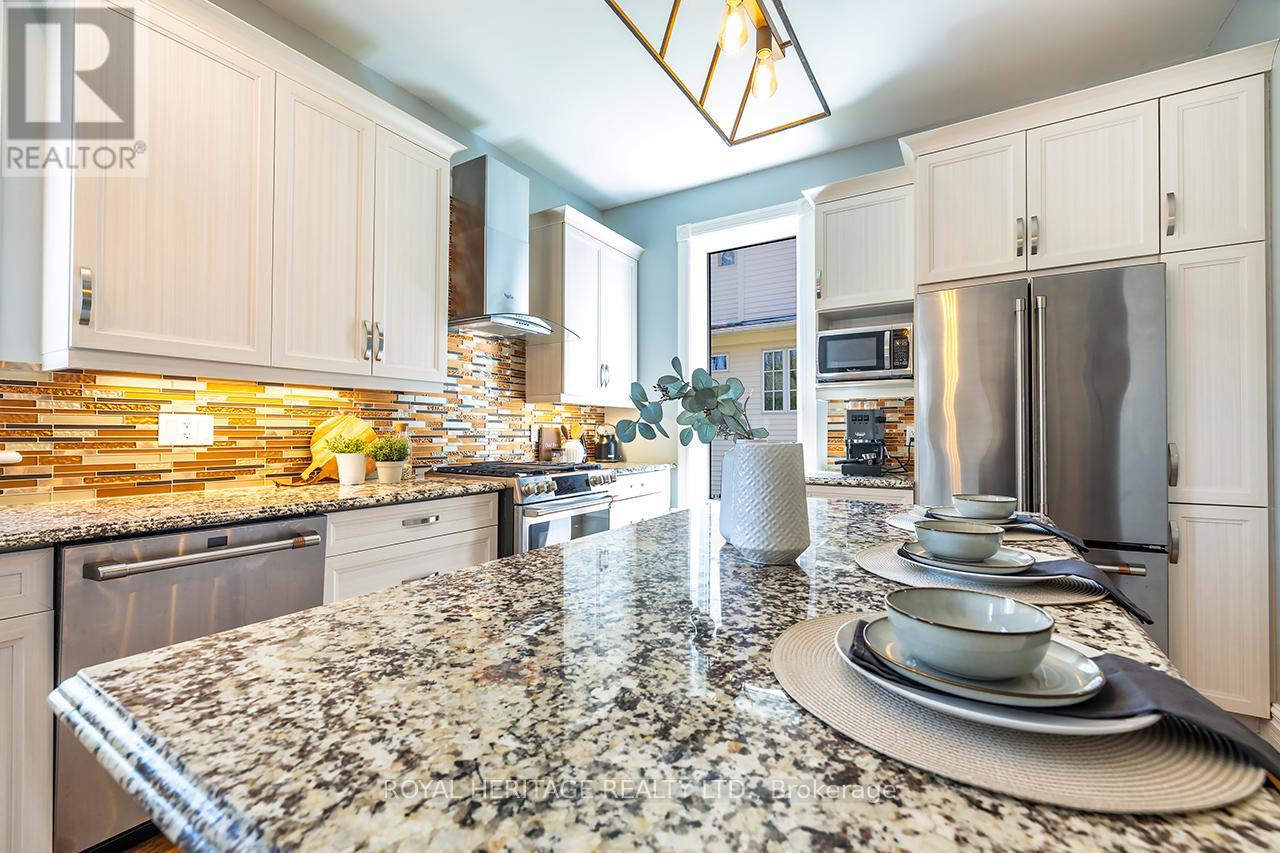 17 Francis Street, Kawartha Lakes, Ontario  K9V 3R7 - Photo 17 - X12492408