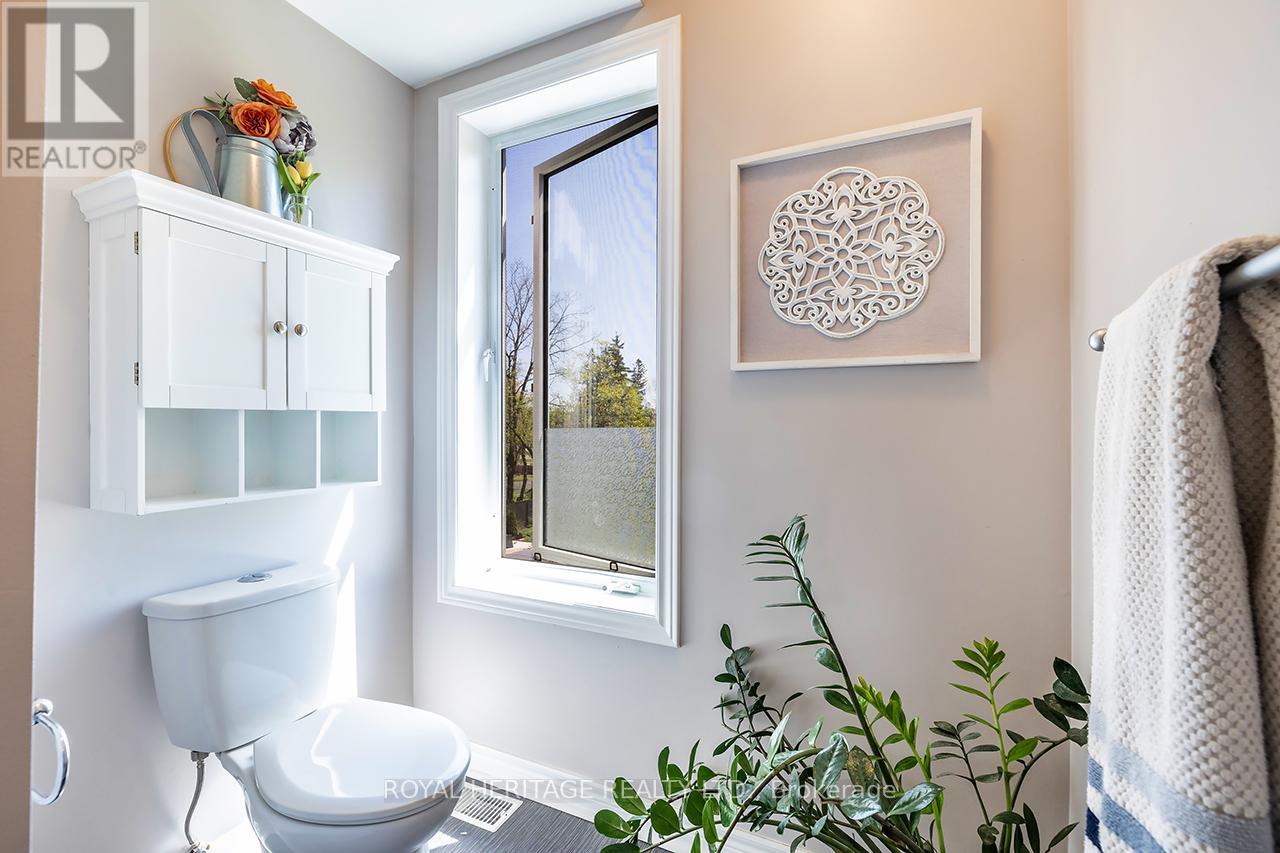 17 Francis Street, Kawartha Lakes, Ontario  K9V 3R7 - Photo 36 - X12492408