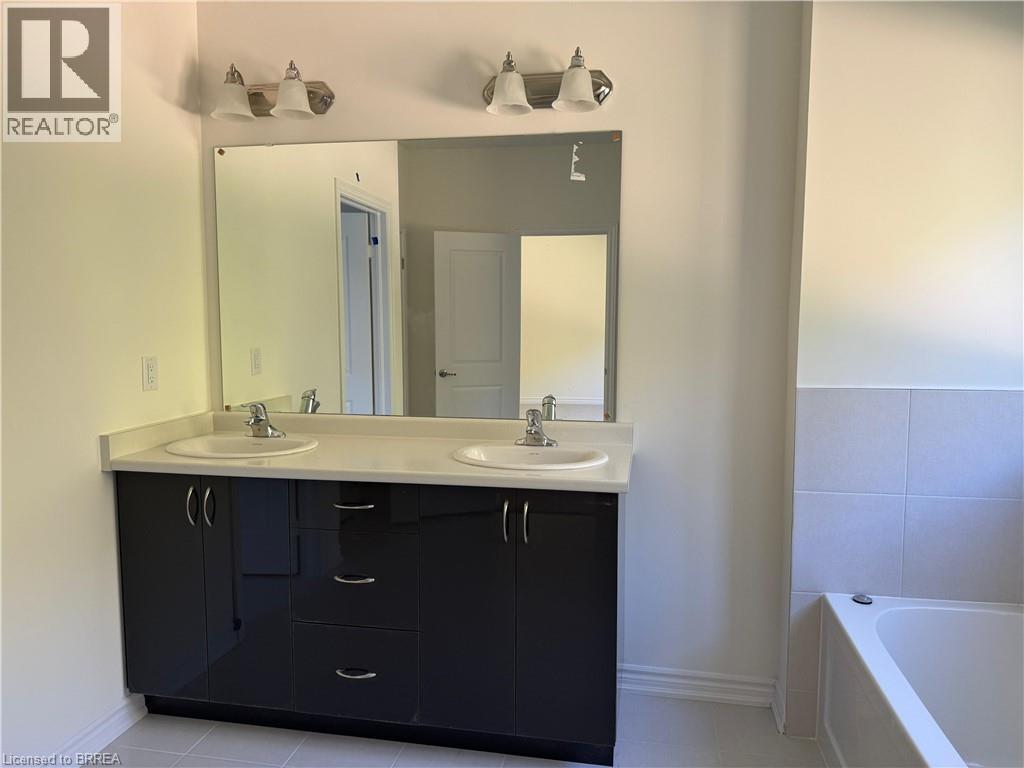 17 Mckernan Avenue, Brantford, Ontario  N3V 0C2 - Photo 6 - 40784241