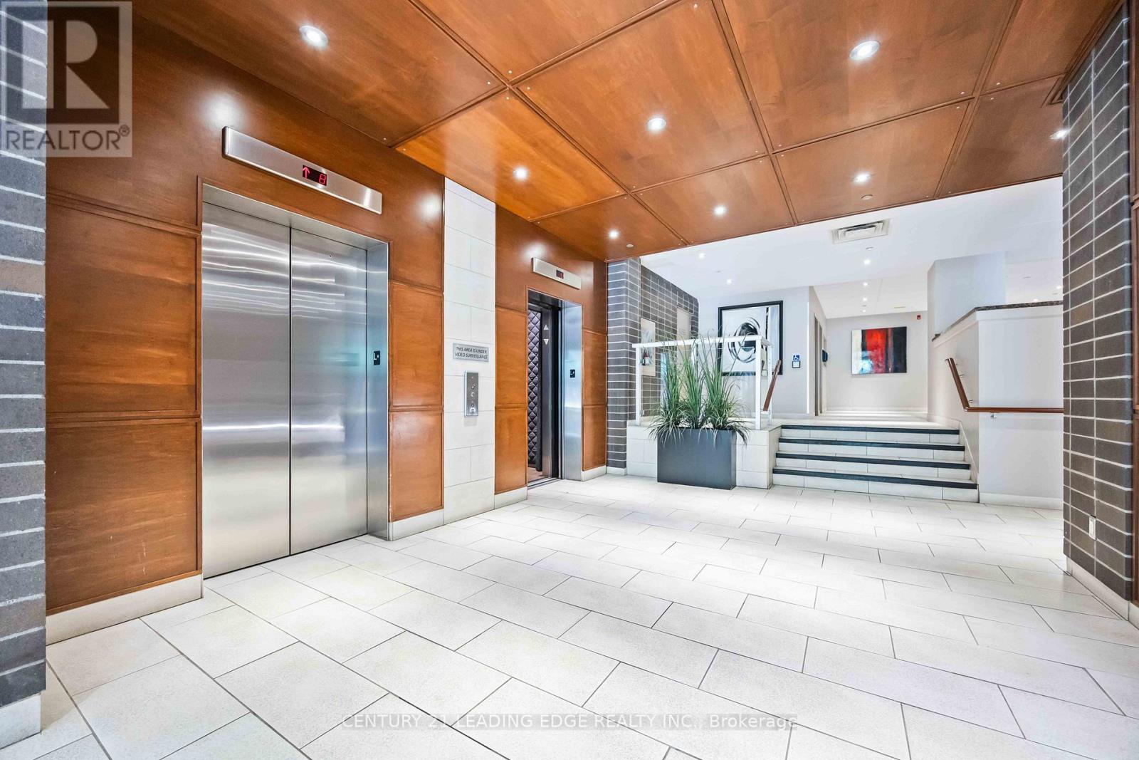 302 - 44 Bond Street W, Oshawa, Ontario  L1G 6R2 - Photo 2 - E12319436