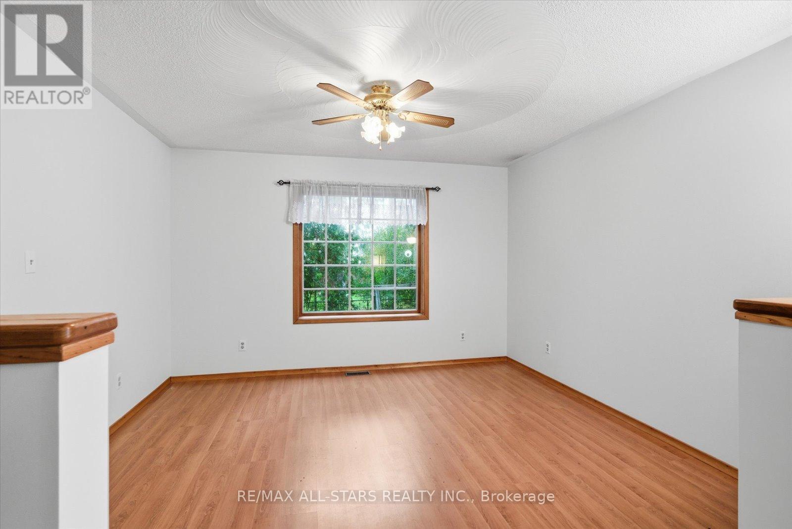 62 Evelyn Avenue, Georgina, Ontario  L4P 3C8 - Photo 11 - N12481439