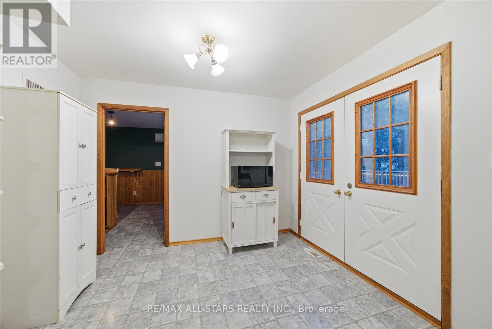 62 Evelyn Avenue, Georgina, Ontario  L4P 3C8 - Photo 17 - N12481439