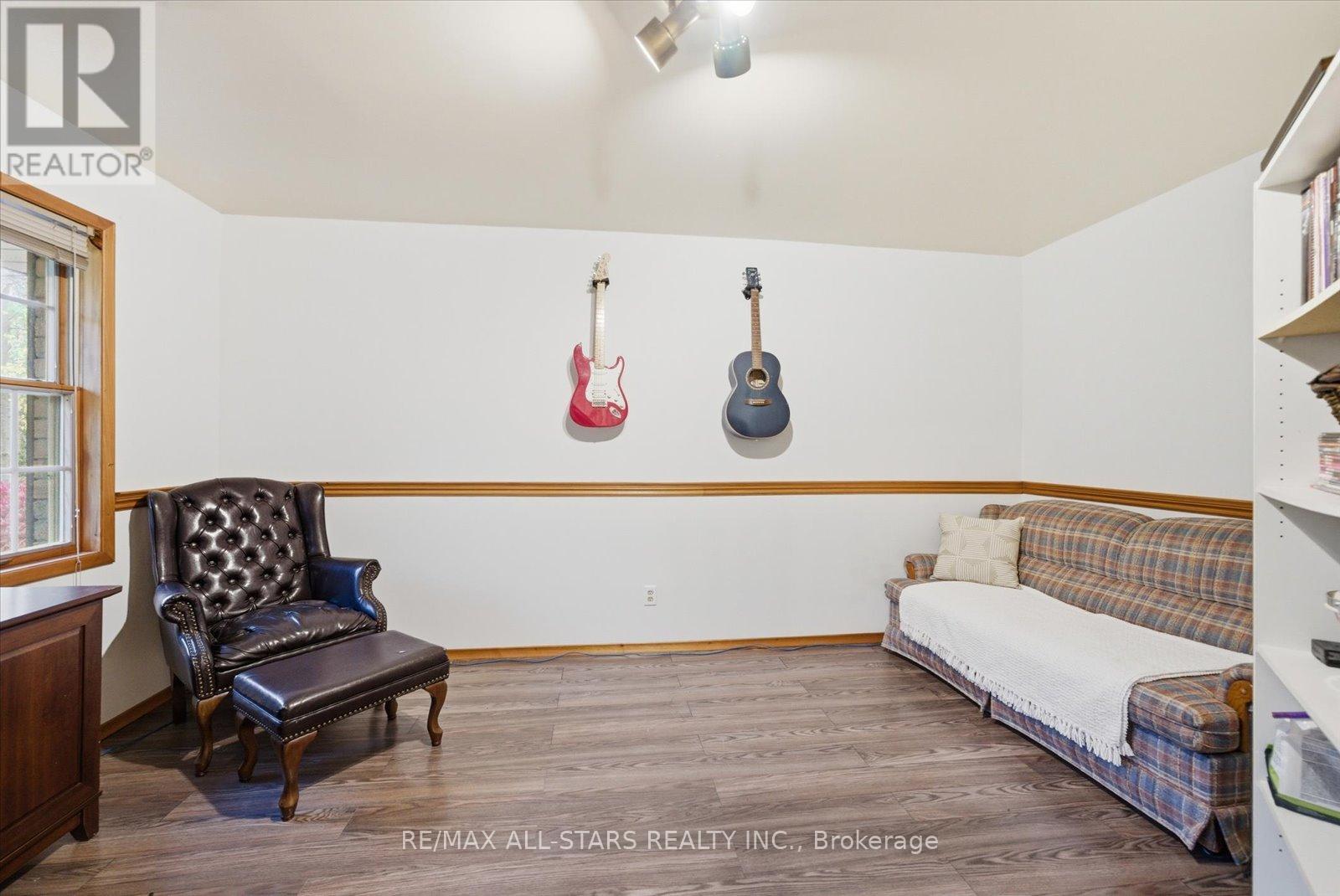 62 Evelyn Avenue, Georgina, Ontario  L4P 3C8 - Photo 19 - N12481439