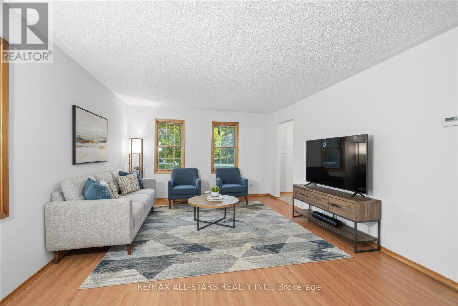 62 Evelyn Avenue, Georgina, Ontario  L4P 3C8 - Photo 8 - N12481439