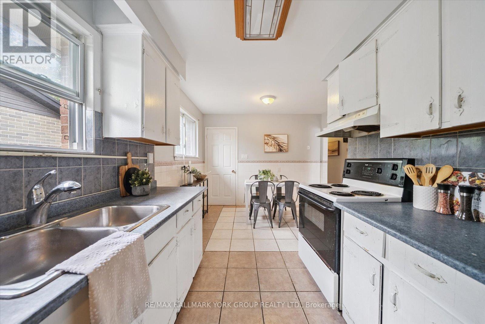 6 Glenecho Drive, Barrie, Ontario  L4M 4J3 - Photo 10 - S12466982