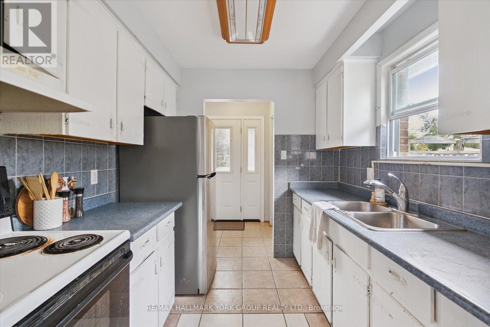 6 Glenecho Drive, Barrie, Ontario  L4M 4J3 - Photo 11 - S12466982