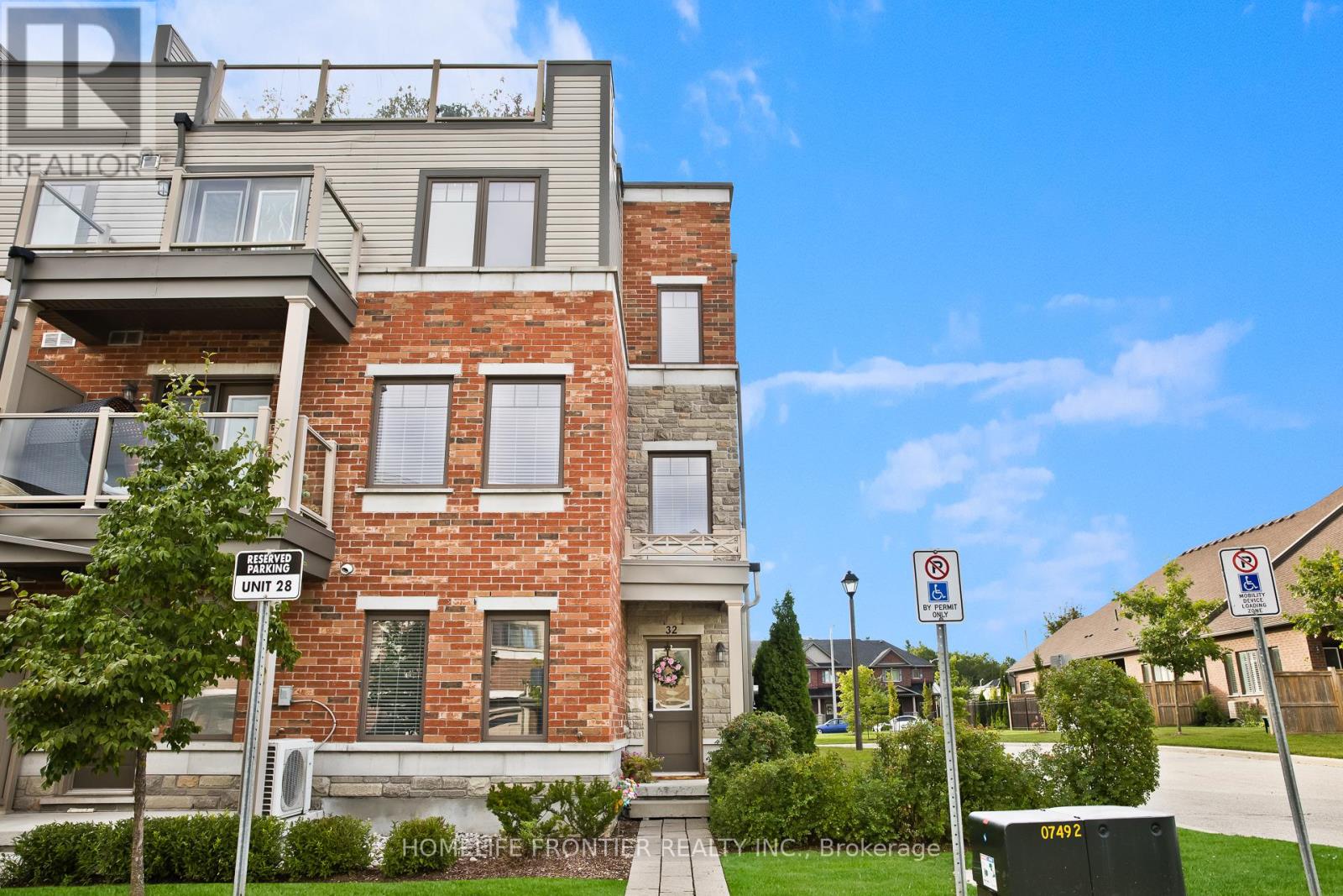 32 - 39 KAY CRESCENT, Guelph, Ontario