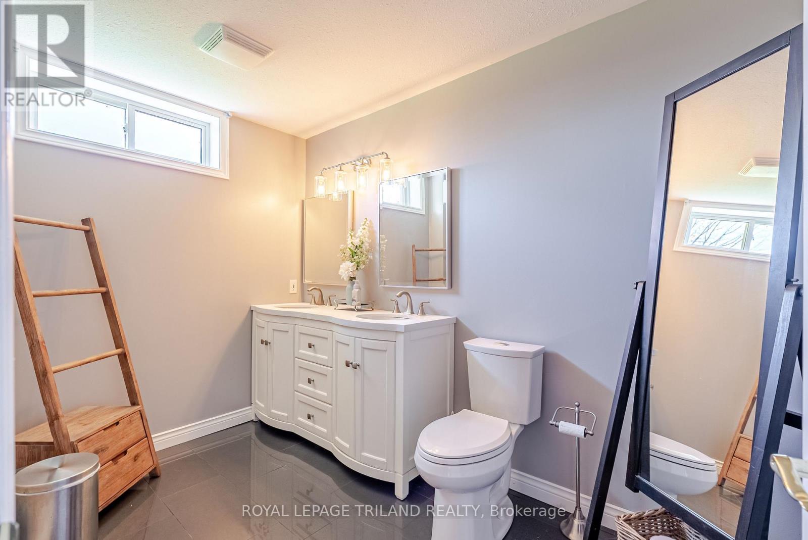 5017 Hamilton Road, Thames Centre, Ontario  N0L 1G6 - Photo 31 - X12491818