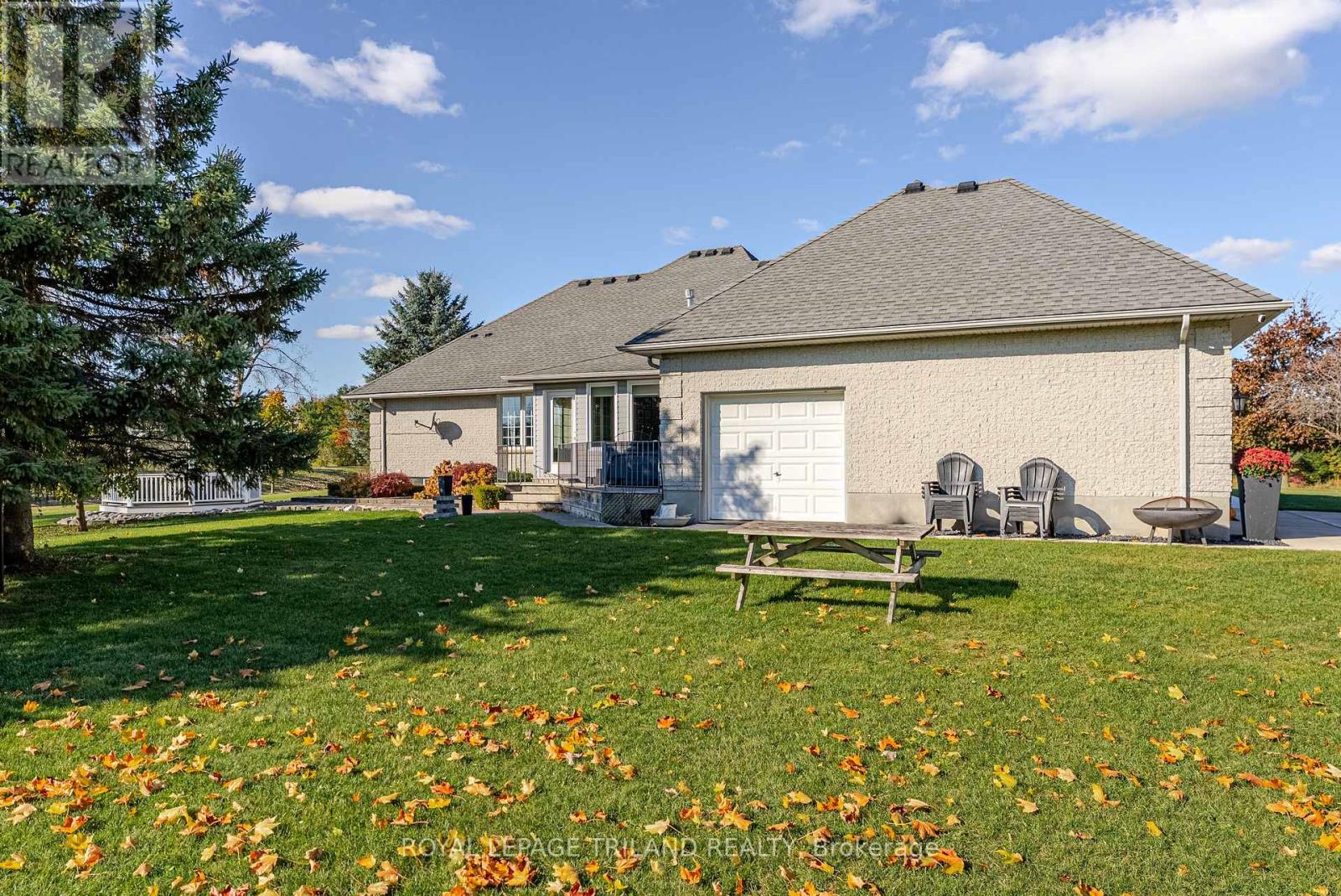 5017 Hamilton Road, Thames Centre, Ontario  N0L 1G6 - Photo 38 - X12491818