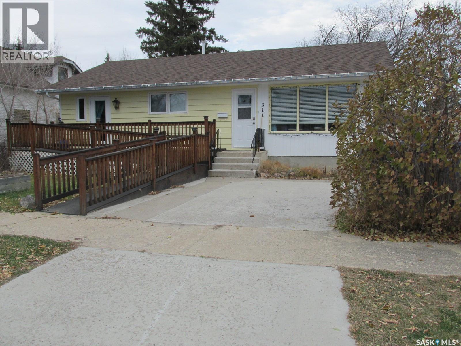 311 1st Street W, Nipawin, Saskatchewan  S0E 1E0 - Photo 2 - SK022016