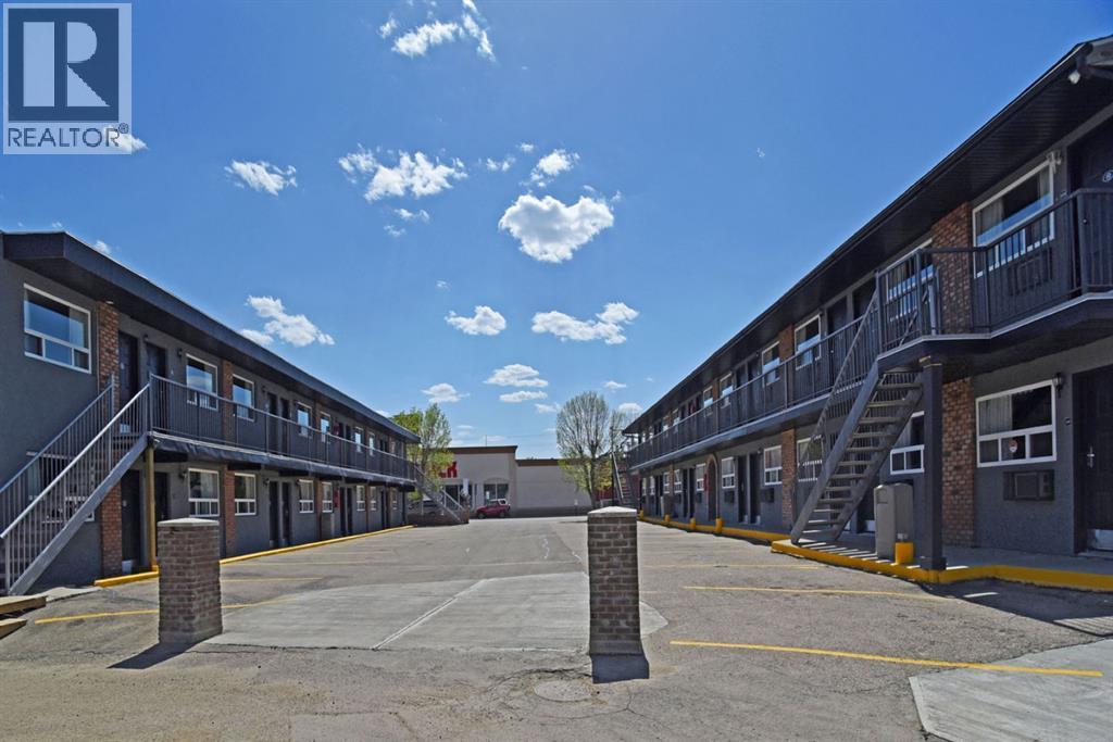 392 Centre Street, Drumheller, Alberta  T0J 0Y0 - Photo 3 - A2168094