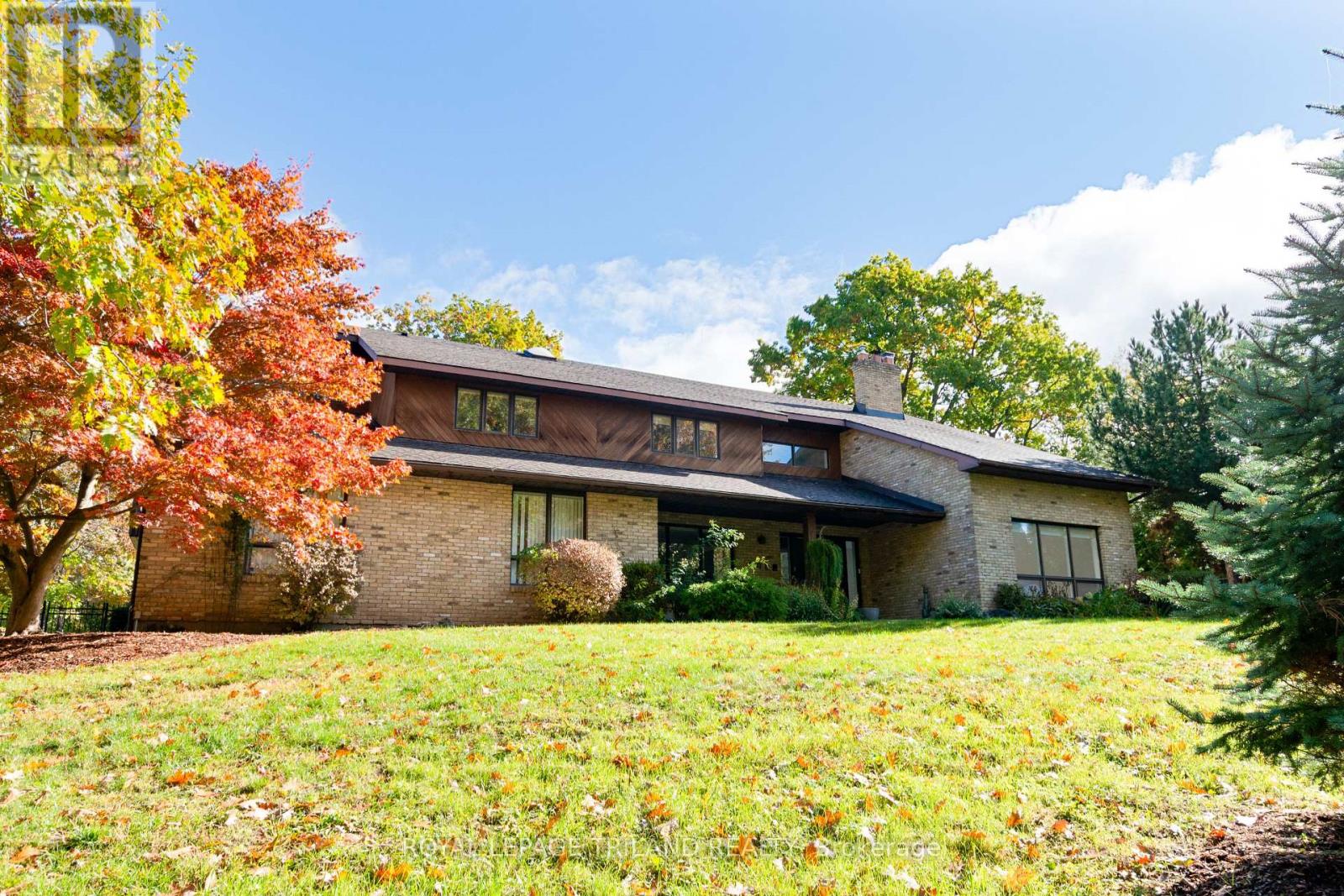 700 WESTMOUNT HILLS DRIVE, London South, Ontario