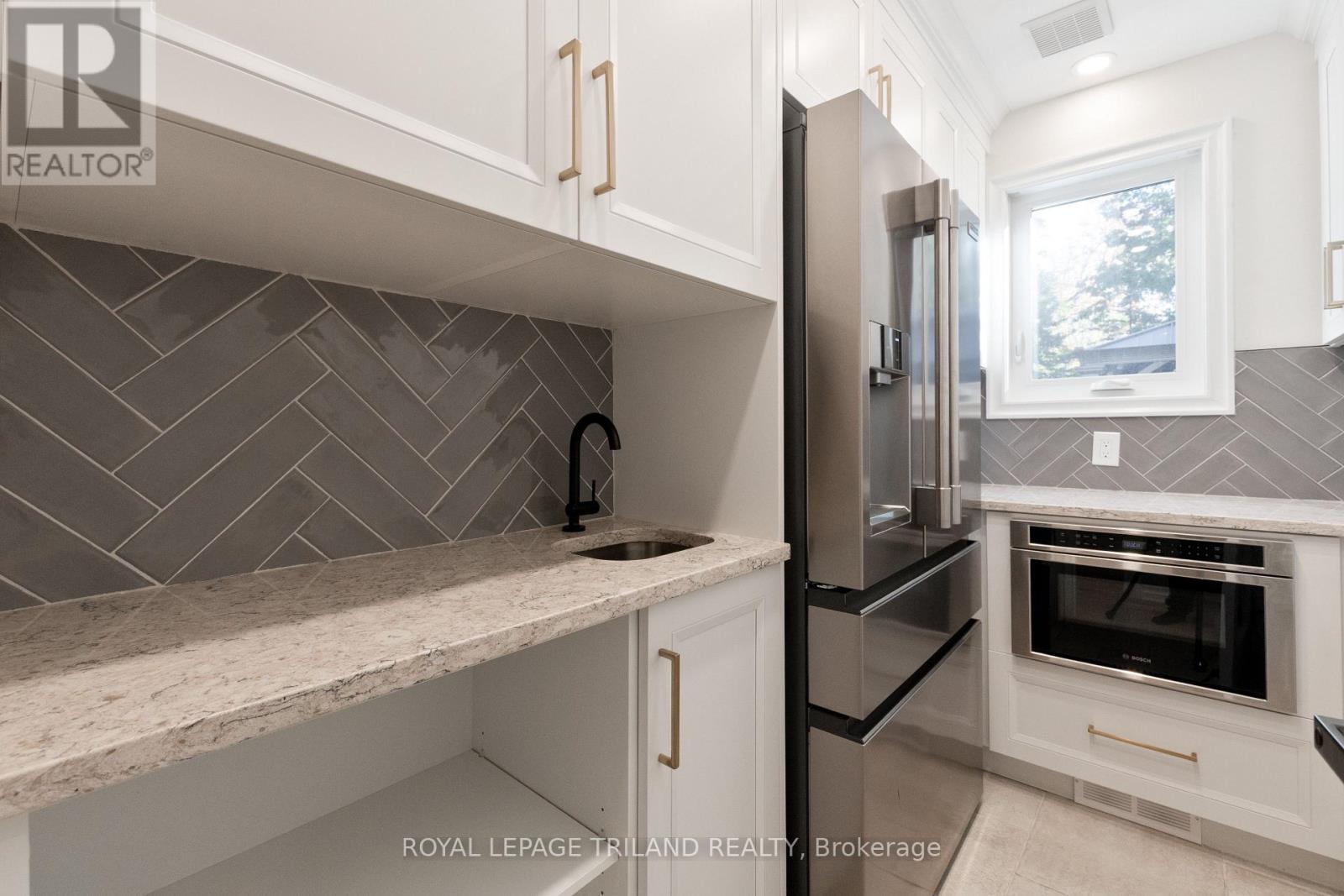 700 Westmount Hills Drive, London South (South C), Ontario  N6K 1B2 - Photo 10 - X12492656