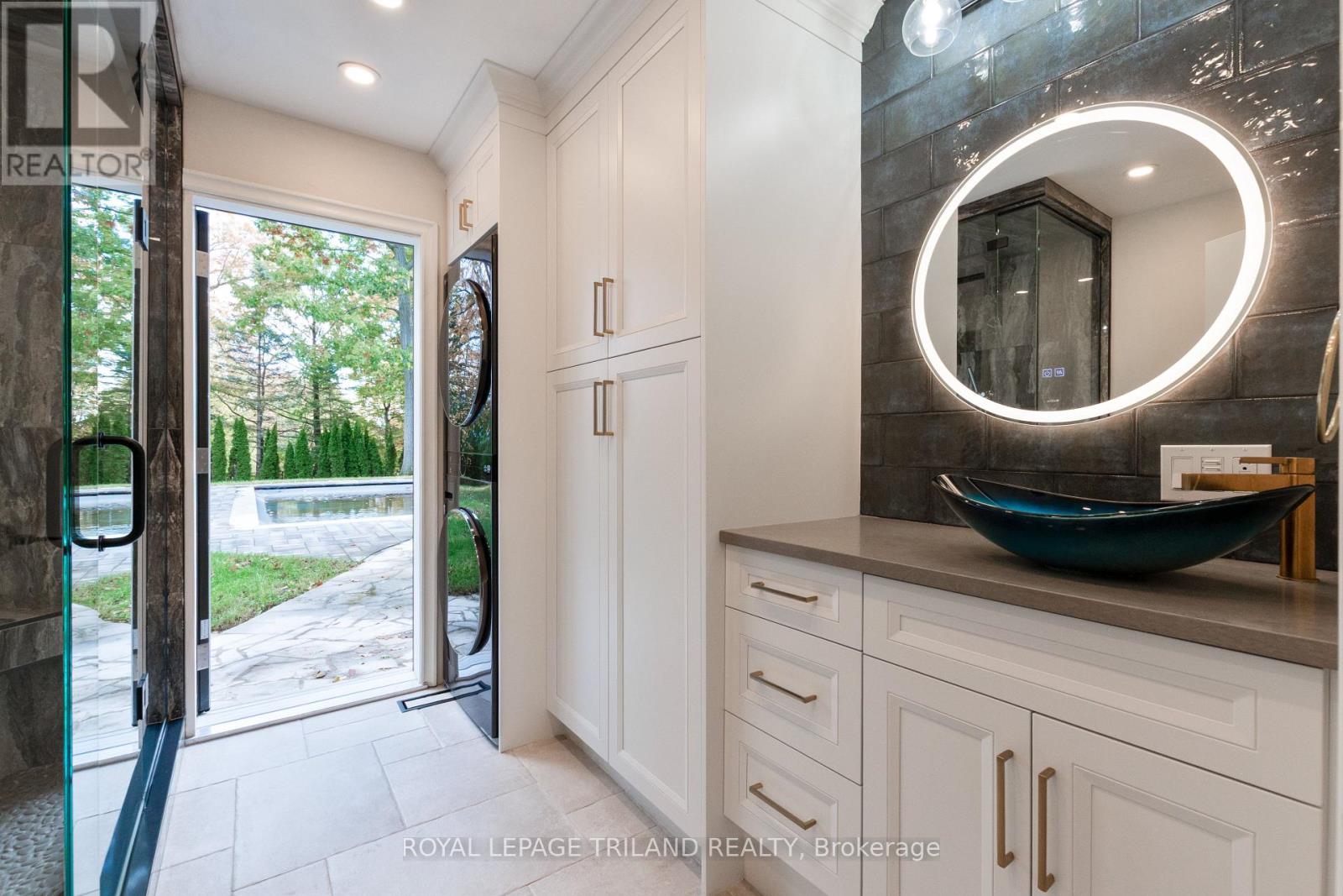 700 Westmount Hills Drive, London South (South C), Ontario  N6K 1B2 - Photo 12 - X12492656