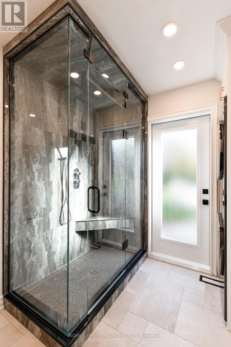 700 Westmount Hills Drive, London South (South C), Ontario  N6K 1B2 - Photo 13 - X12492656