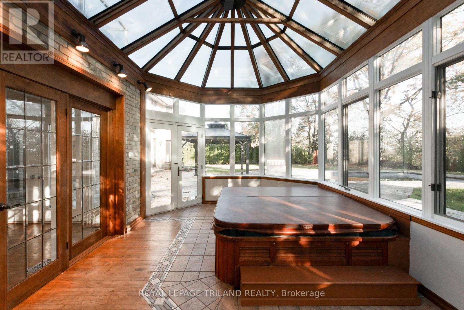 700 Westmount Hills Drive, London South (South C), Ontario  N6K 1B2 - Photo 17 - X12492656