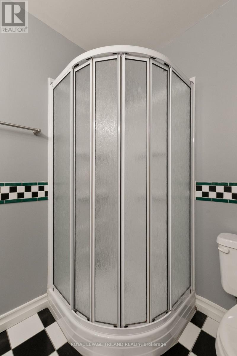 700 Westmount Hills Drive, London South (South C), Ontario  N6K 1B2 - Photo 28 - X12492656