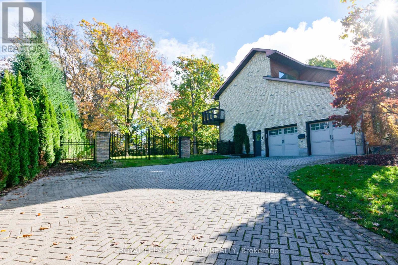 700 Westmount Hills Drive, London South (South C), Ontario  N6K 1B2 - Photo 3 - X12492656