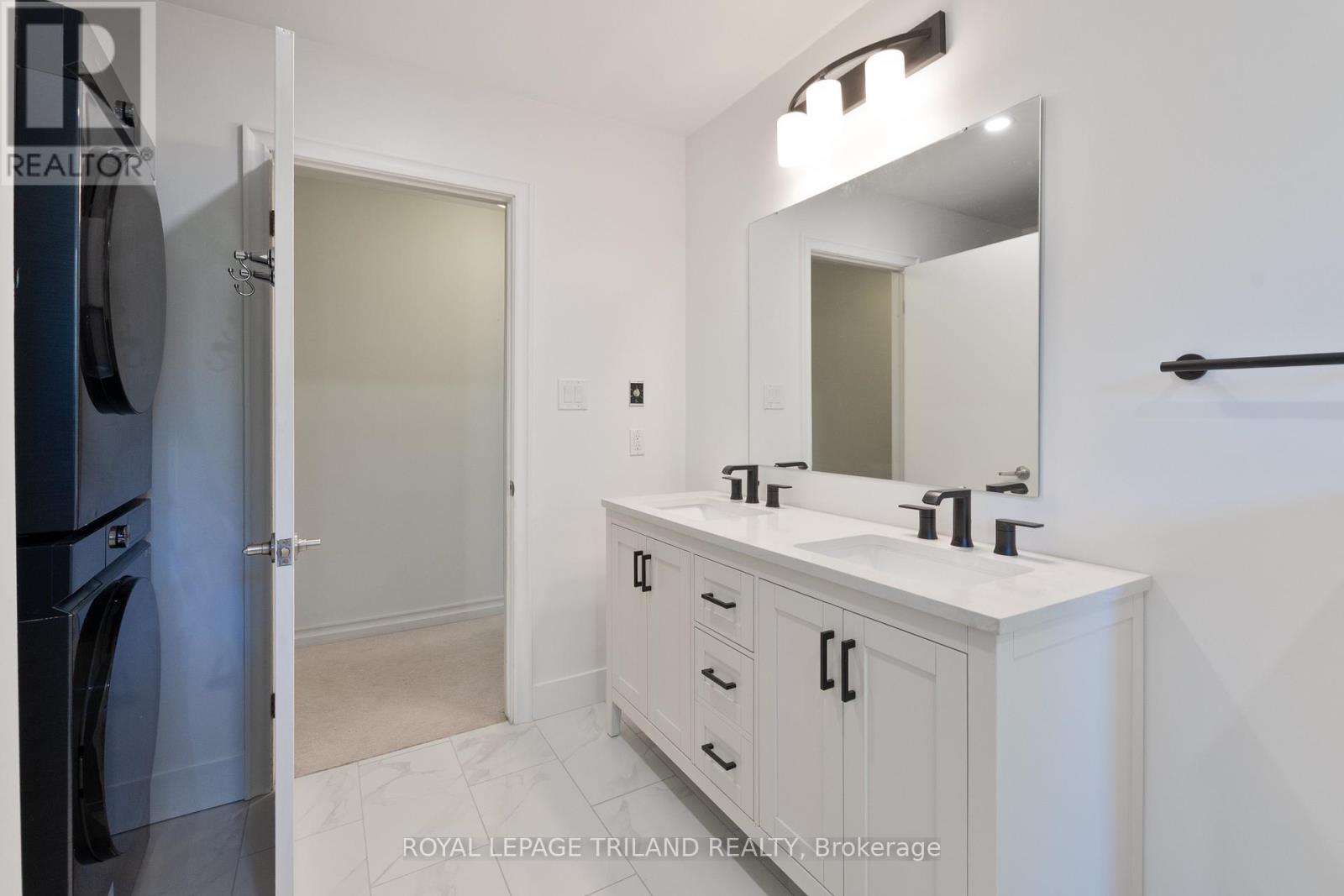 700 Westmount Hills Drive, London South (South C), Ontario  N6K 1B2 - Photo 31 - X12492656