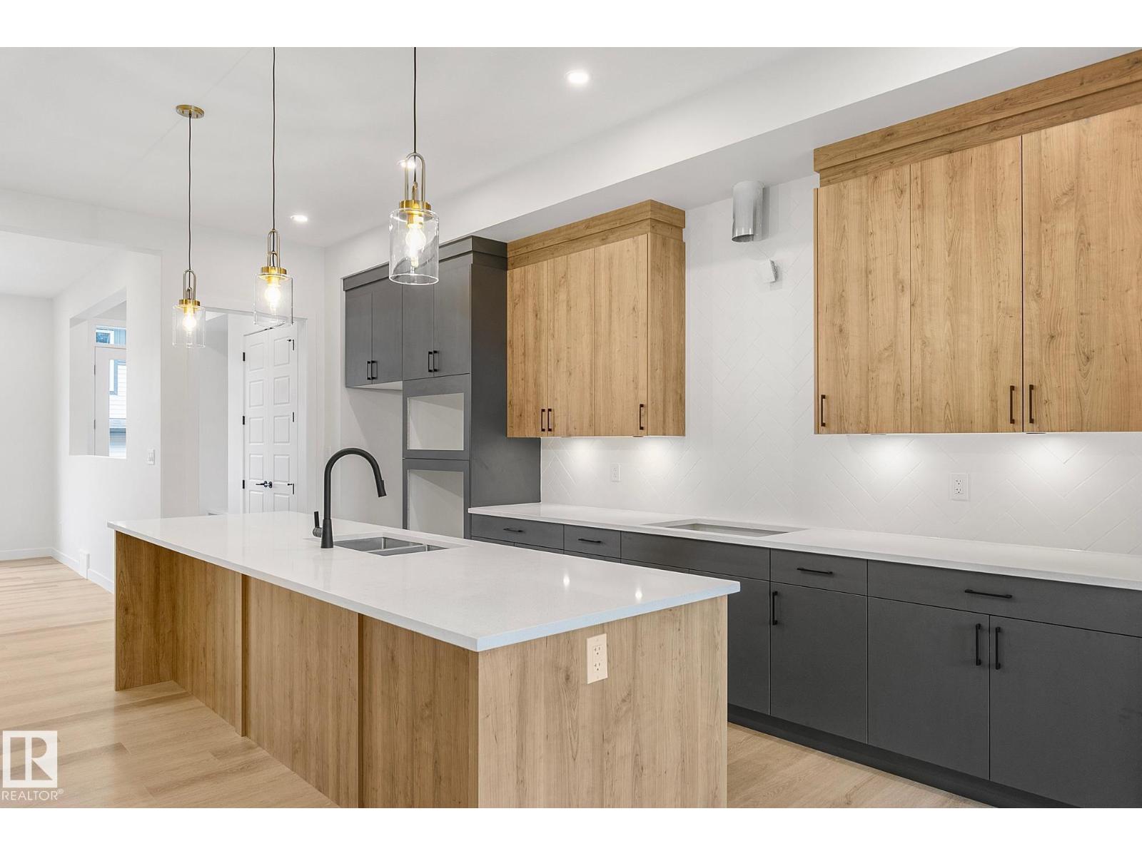 9926 9928 157 St Nw, Edmonton, Alberta  T5P 2T6 - Photo 11 - E4464059