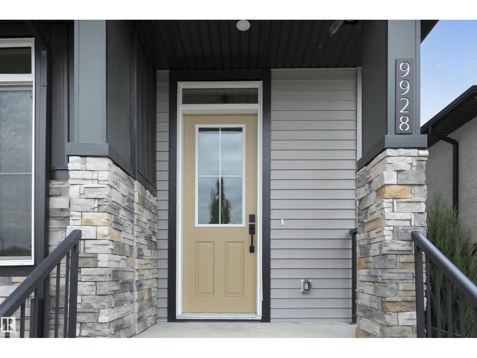 9926 9928 157 St Nw, Edmonton, Alberta  T5P 2T6 - Photo 6 - E4464059