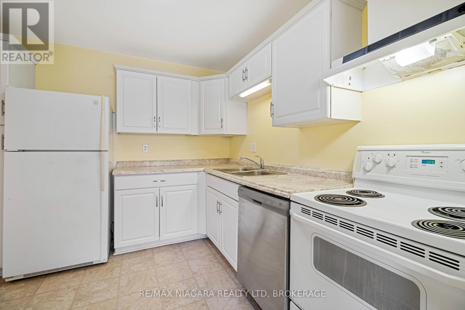 18 Julie Drive, Thorold, Ontario  L2V 4L5 - Photo 16 - X12382144