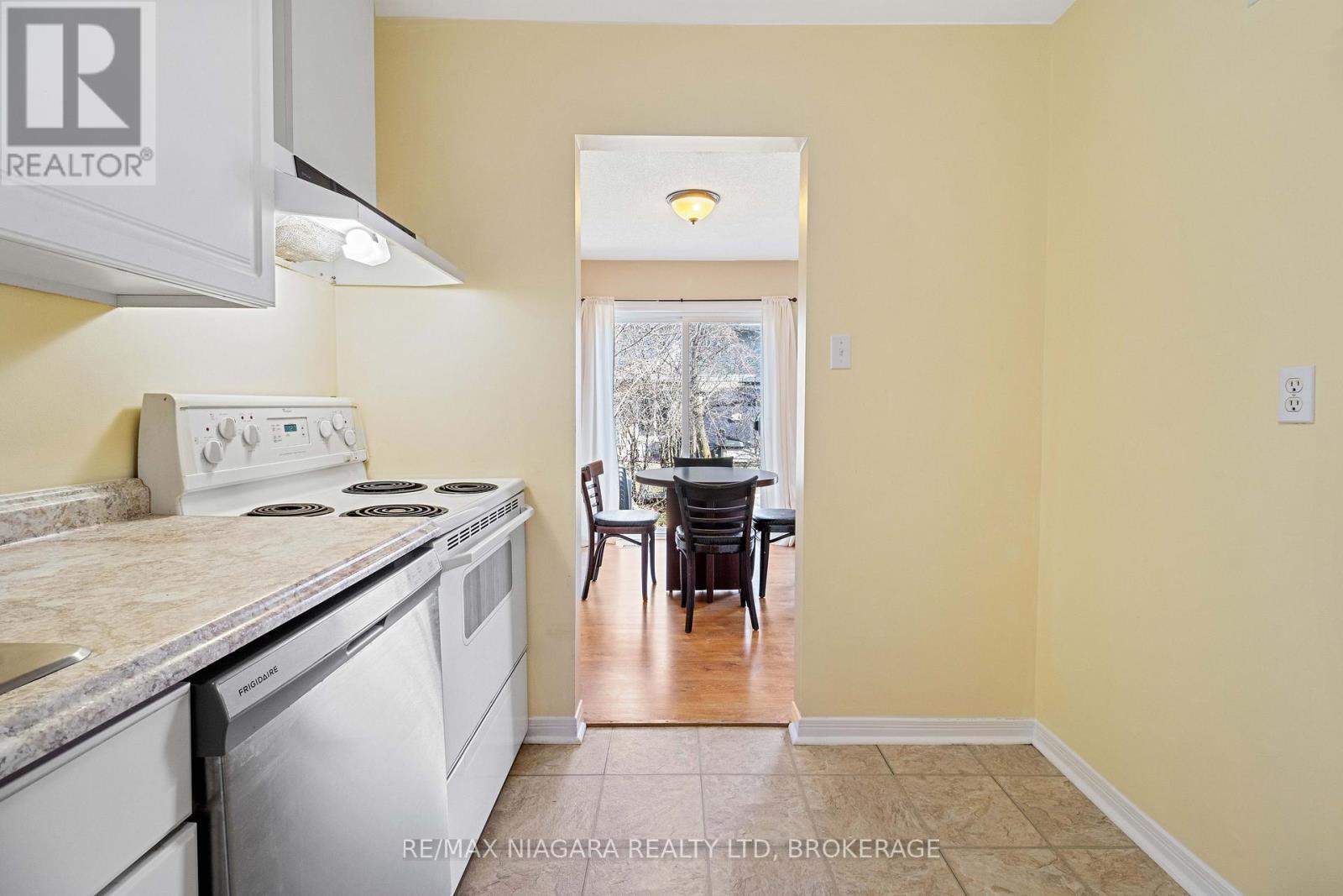 18 Julie Drive, Thorold, Ontario  L2V 4L5 - Photo 18 - X12382144