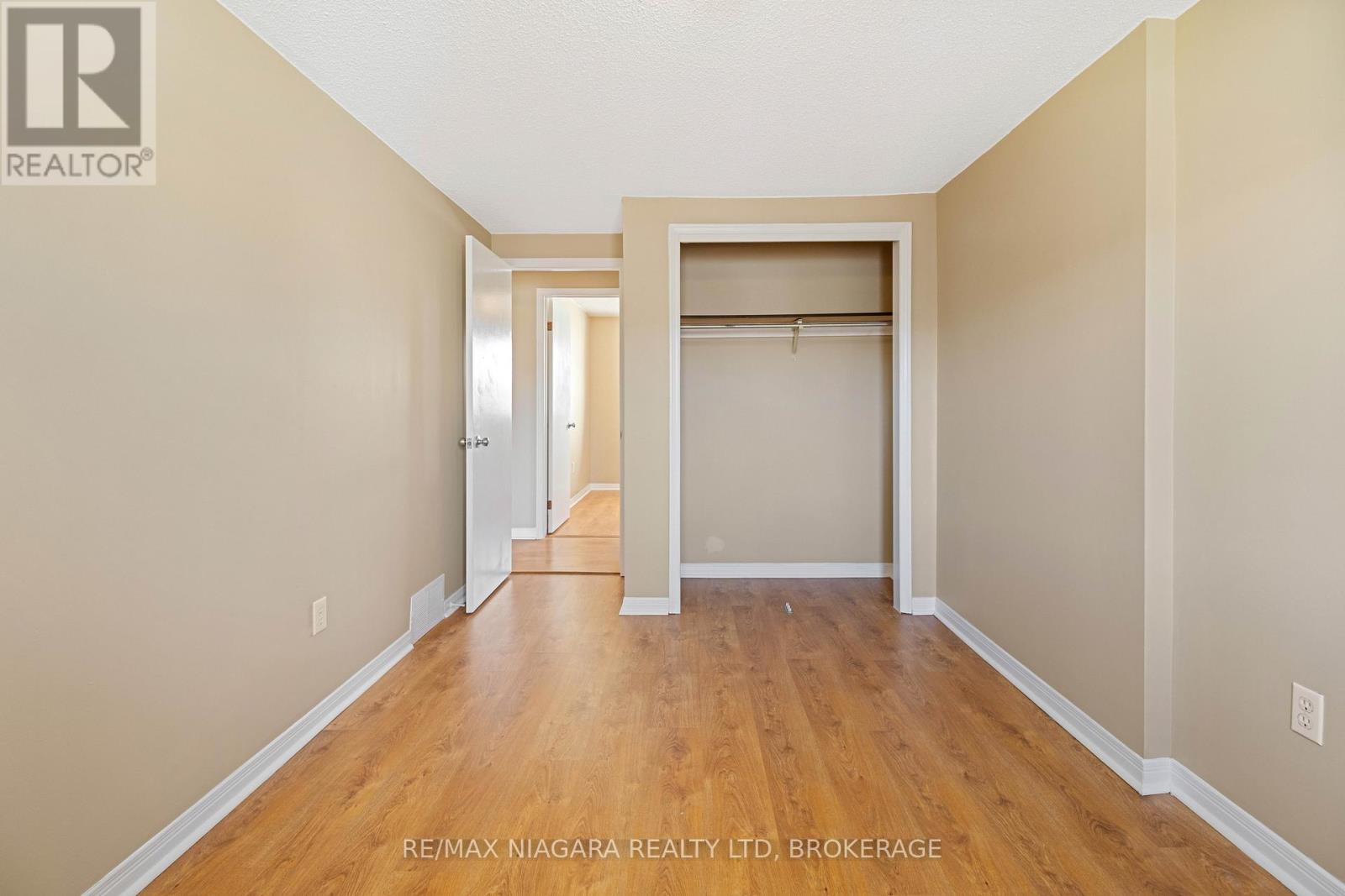 18 Julie Drive, Thorold, Ontario  L2V 4L5 - Photo 26 - X12382144