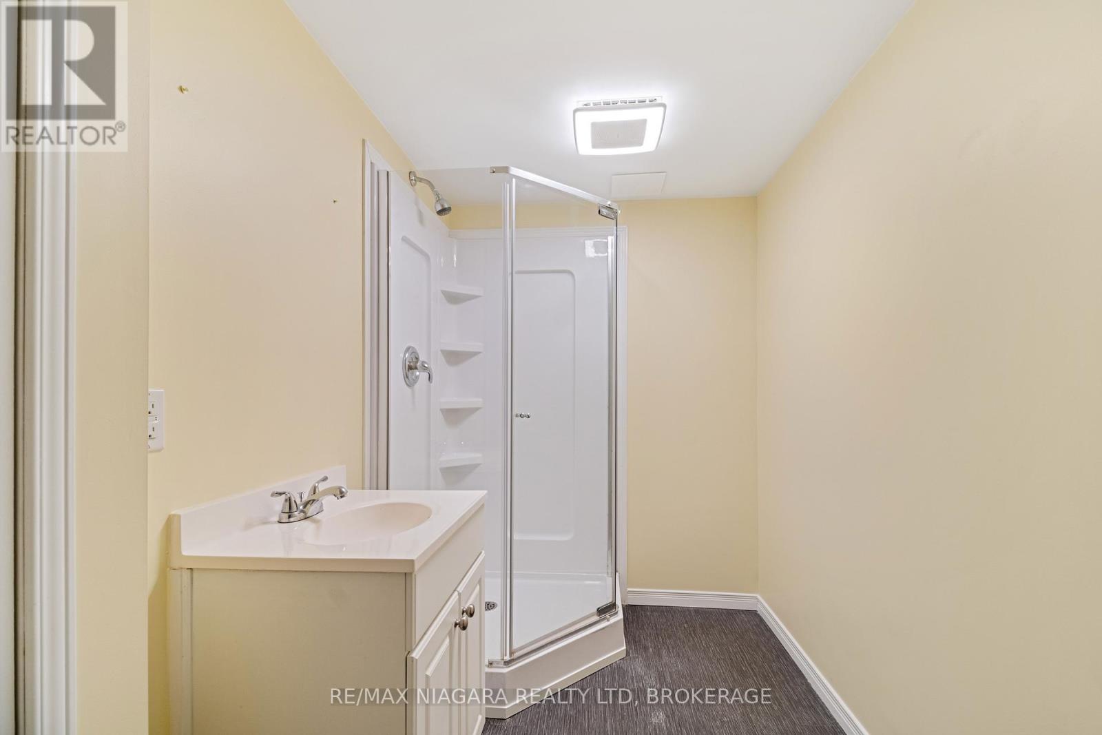 18 Julie Drive, Thorold, Ontario  L2V 4L5 - Photo 40 - X12382144