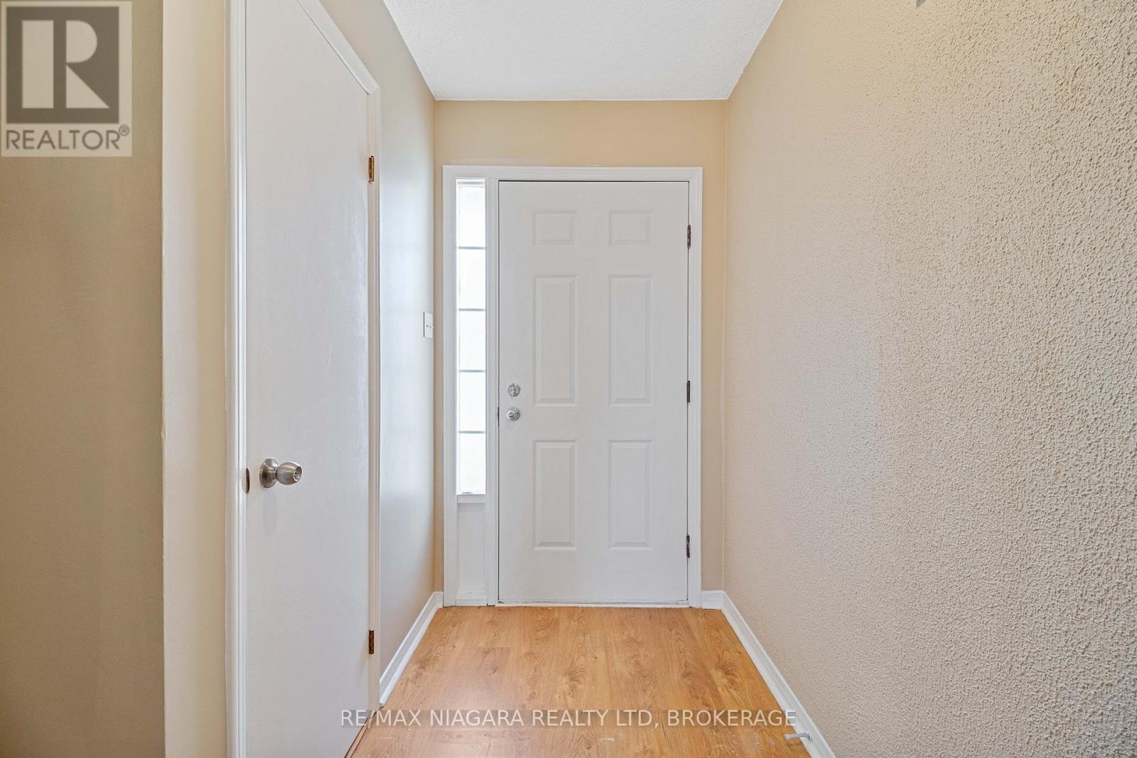 18 Julie Drive, Thorold, Ontario  L2V 4L5 - Photo 6 - X12382144