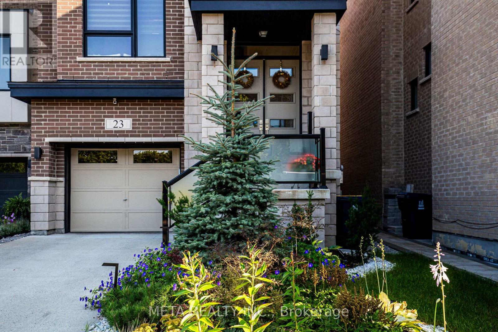 23 Hollyhock Court, Toronto, Ontario  M3B 0B4 - Photo 2 - C12492460