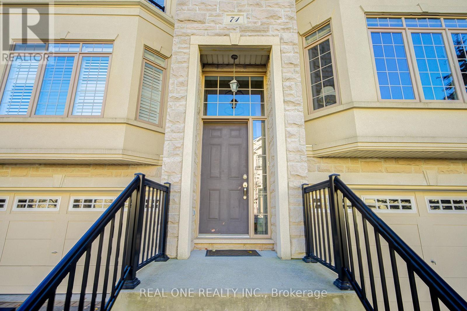 71 Bloorview Place, Toronto, Ontario  M2J 0B2 - Photo 2 - C12492474