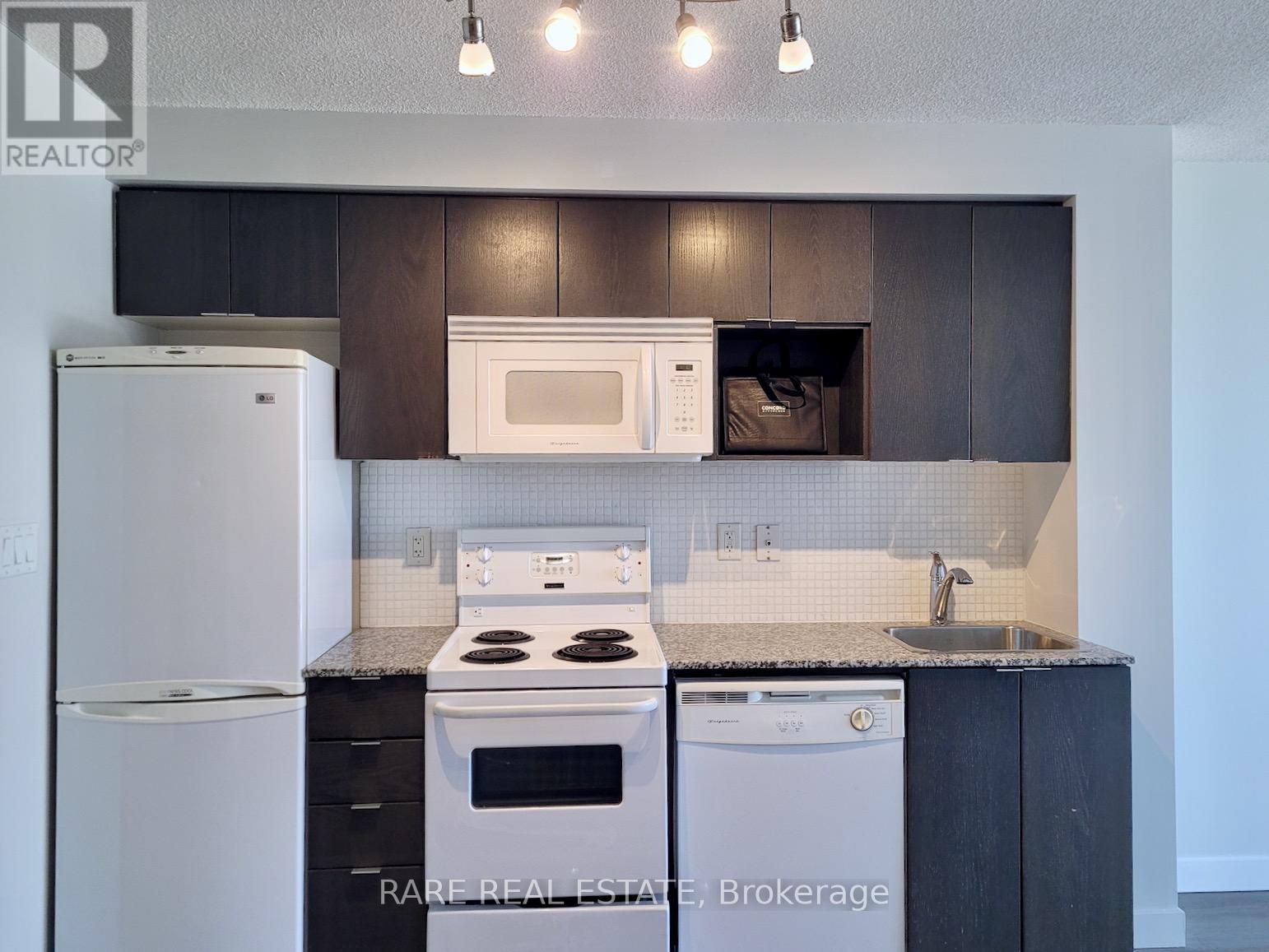 2008 - 15 Fort York Boulevard, Toronto, Ontario  M5V 3Y4 - Photo 8 - C12492512