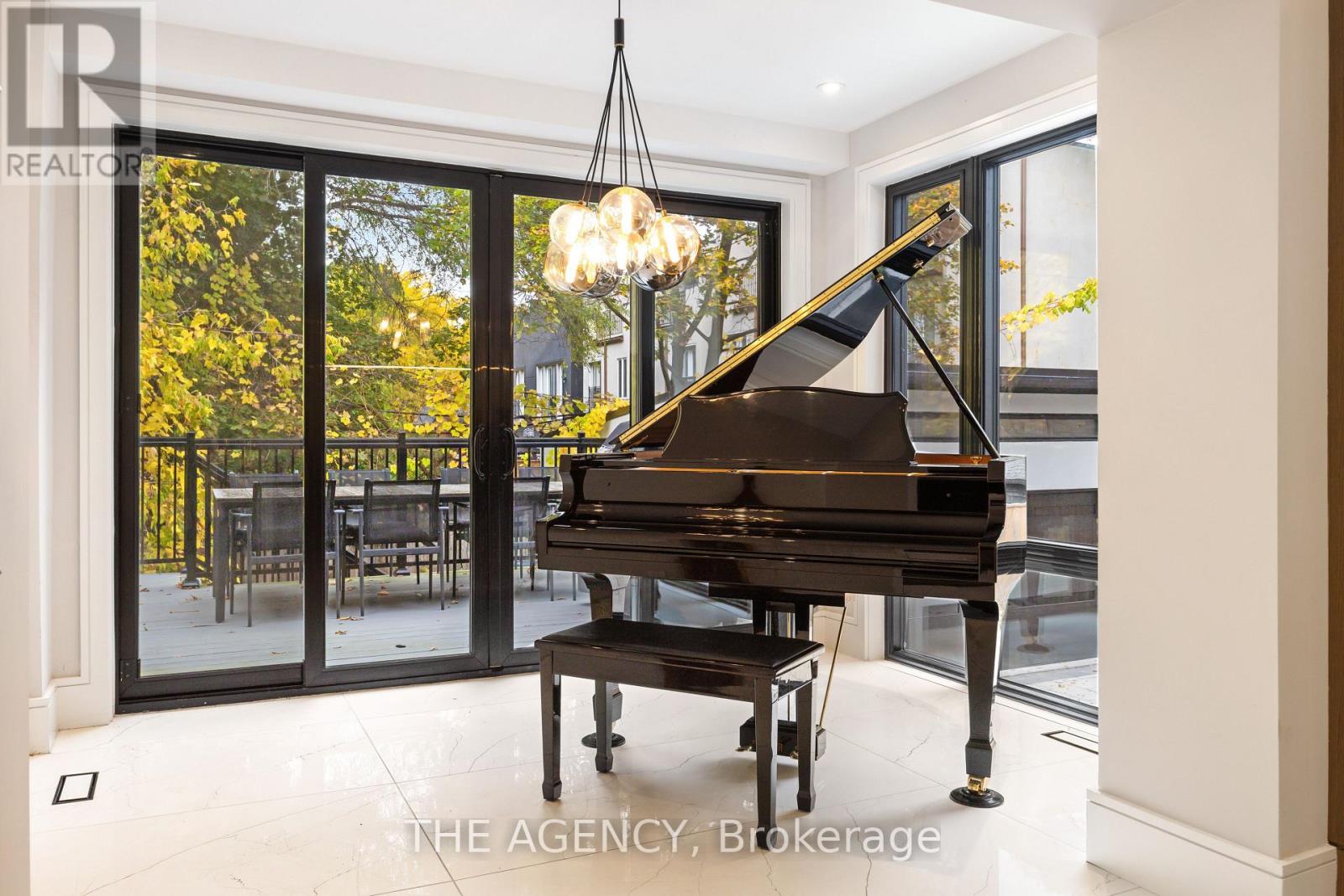 6 Hillholm Road, Toronto, Ontario  M5P 1M2 - Photo 14 - C12492534