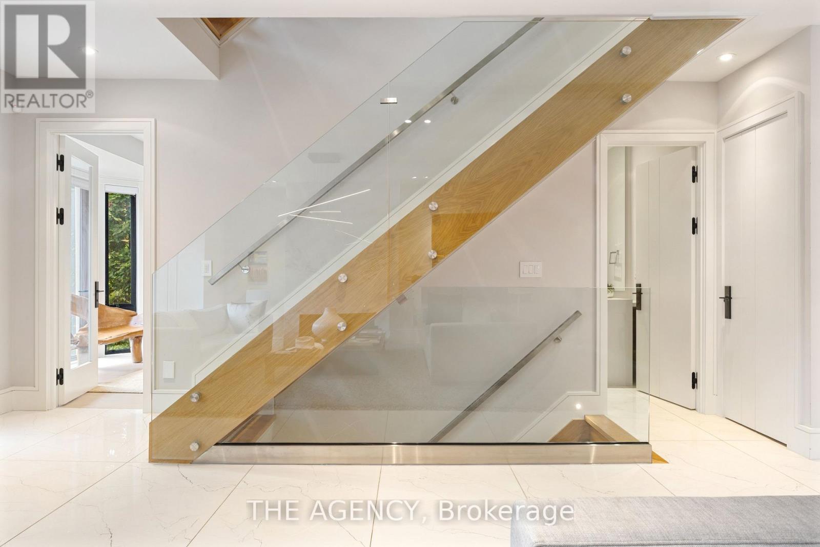 6 Hillholm Road, Toronto, Ontario  M5P 1M2 - Photo 15 - C12492534