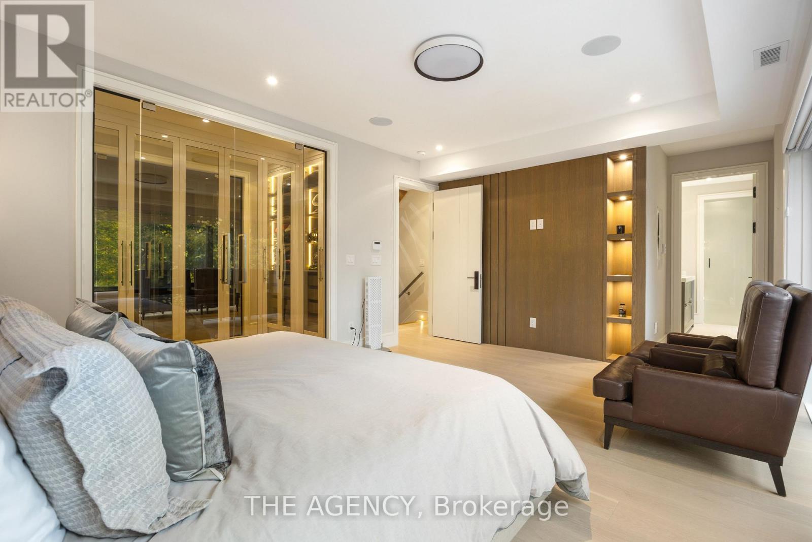 6 Hillholm Road, Toronto, Ontario  M5P 1M2 - Photo 19 - C12492534