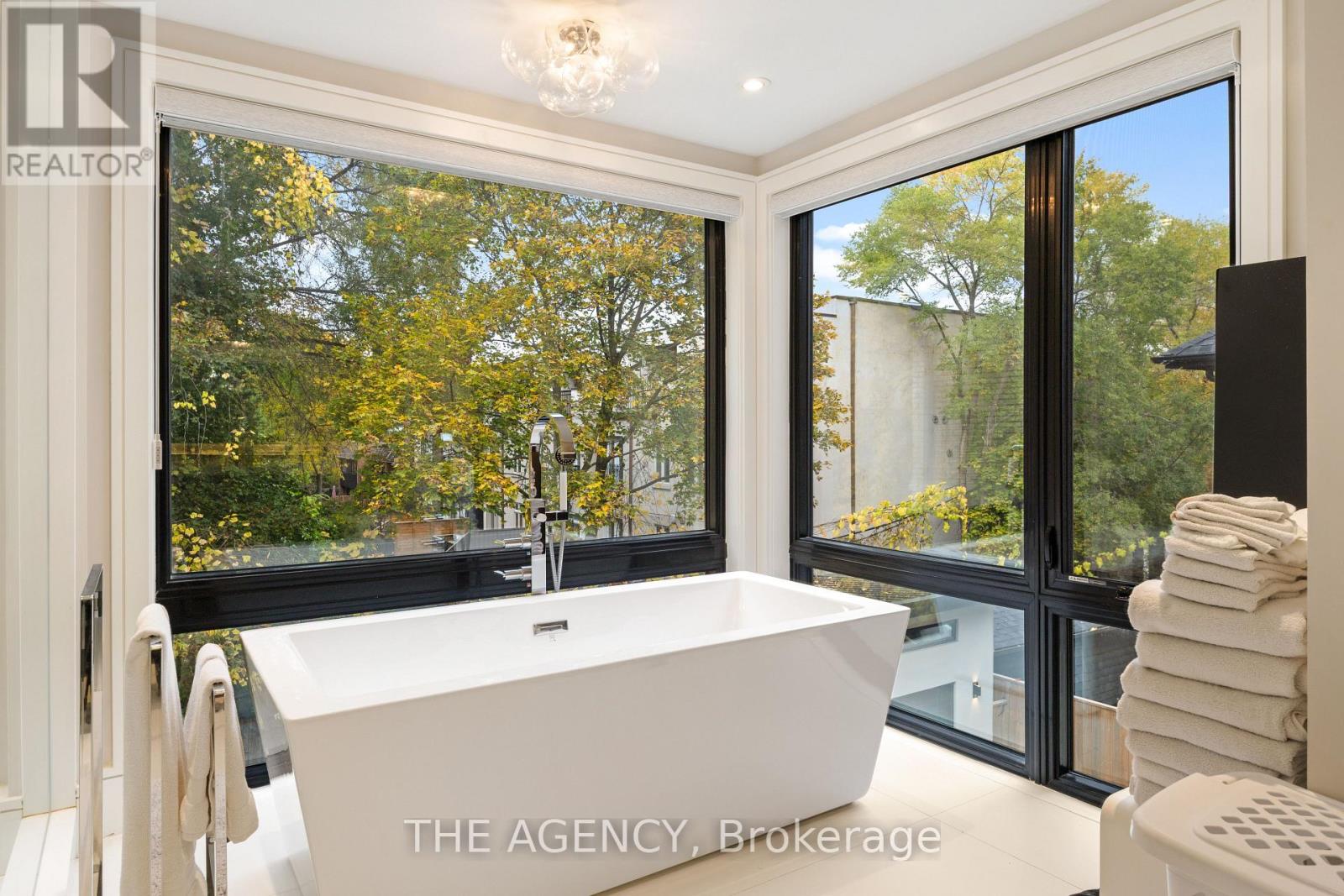 6 Hillholm Road, Toronto, Ontario  M5P 1M2 - Photo 22 - C12492534