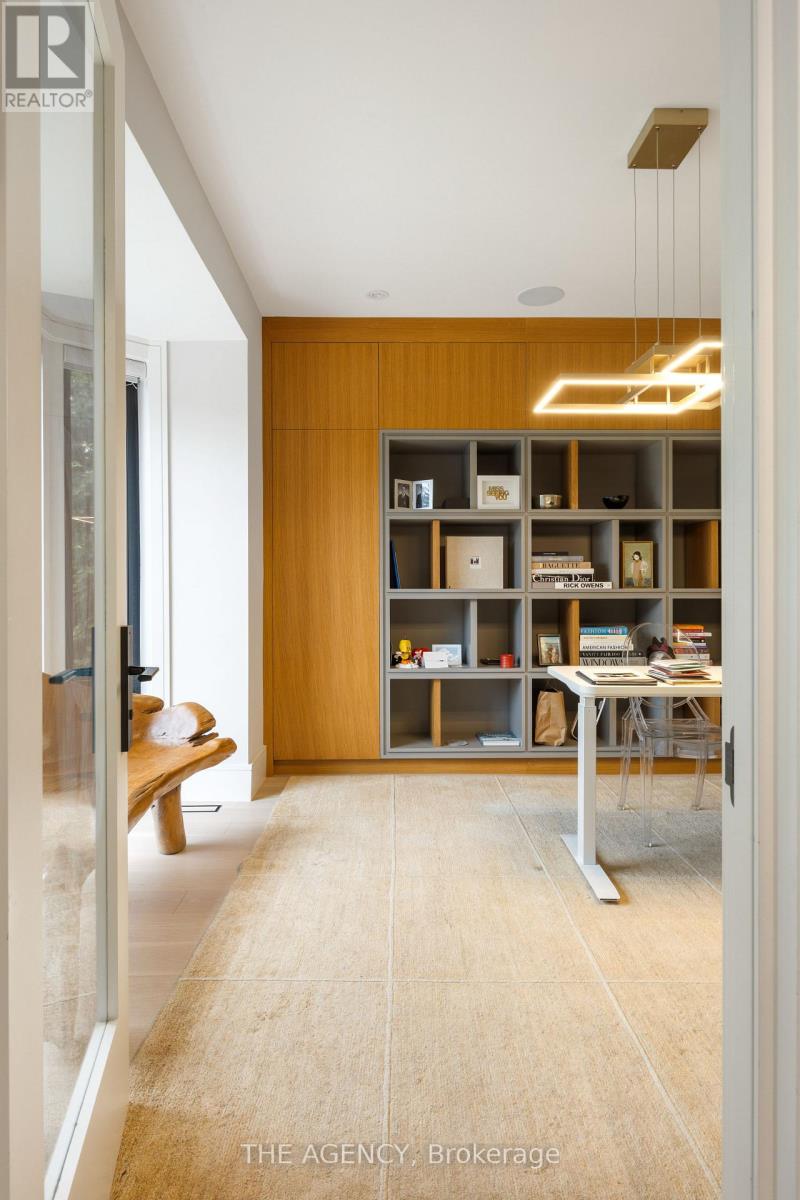 6 Hillholm Road, Toronto, Ontario  M5P 1M2 - Photo 3 - C12492534