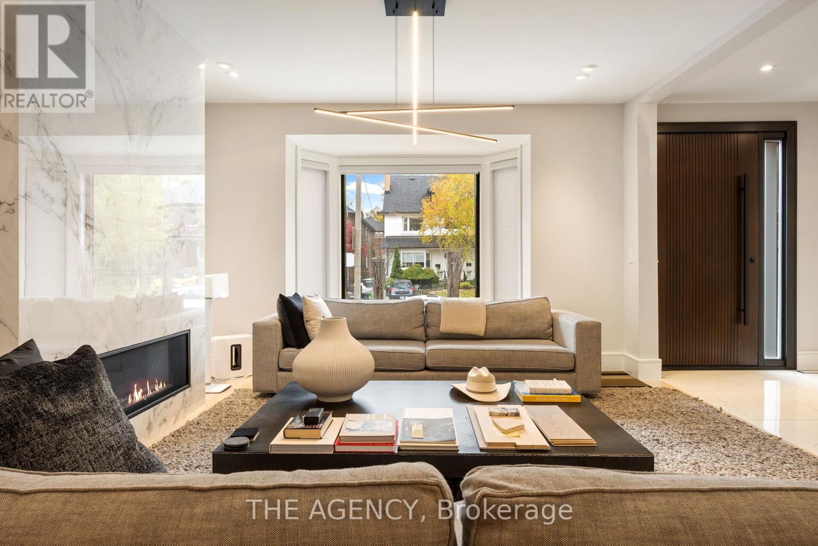 6 Hillholm Road, Toronto, Ontario  M5P 1M2 - Photo 6 - C12492534