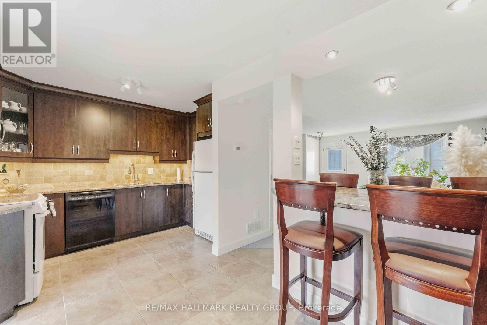 941 Cookshire Crescent, Ottawa, Ontario  K4A 3K4 - Photo 11 - X12492632