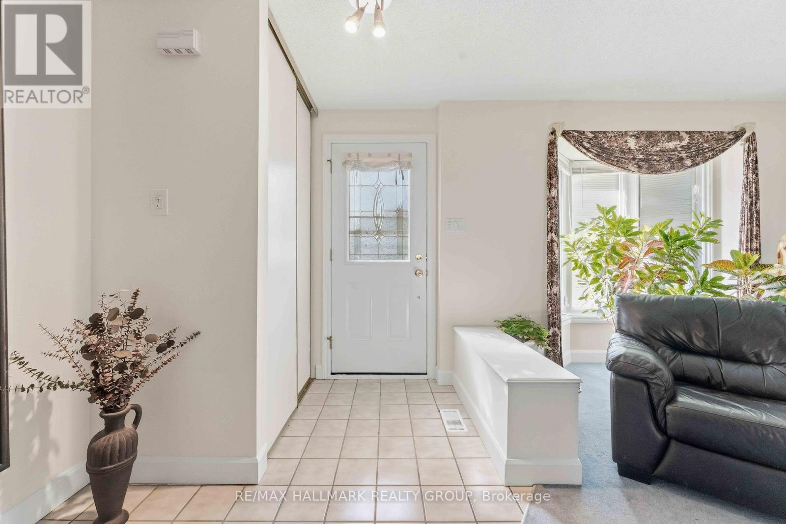 941 Cookshire Crescent, Ottawa, Ontario  K4A 3K4 - Photo 2 - X12492632