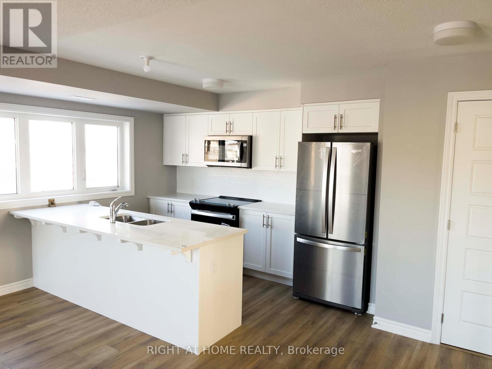 712 Lapland Private, Ottawa, Ontario  K2S 1B6 - Photo 2 - X12492636