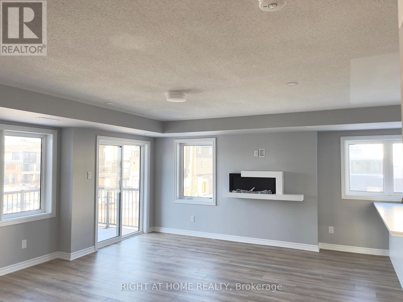 712 Lapland Private, Ottawa, Ontario  K2S 1B6 - Photo 3 - X12492636