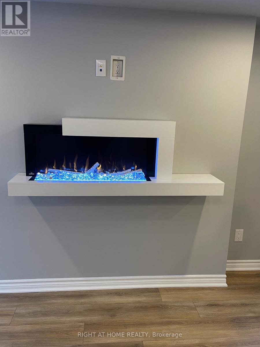 712 Lapland Private, Ottawa, Ontario  K2S 1B6 - Photo 4 - X12492636