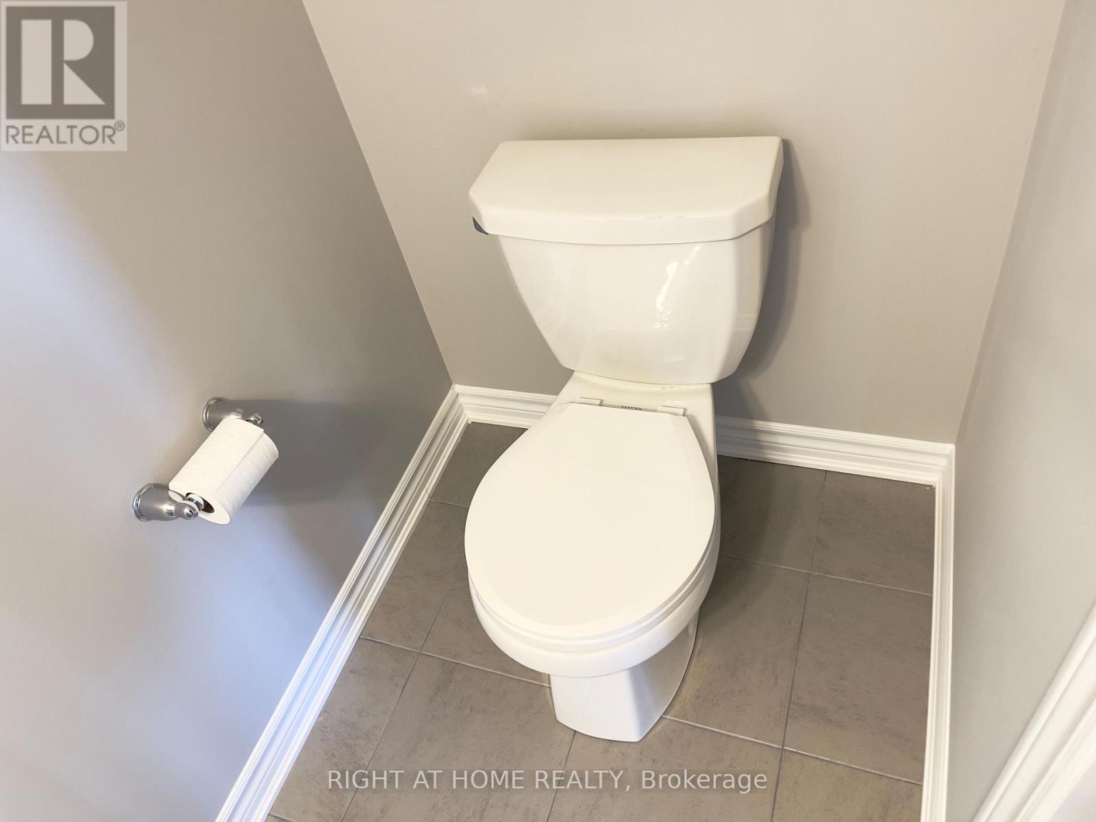 712 Lapland Private, Ottawa, Ontario  K2S 1B6 - Photo 6 - X12492636