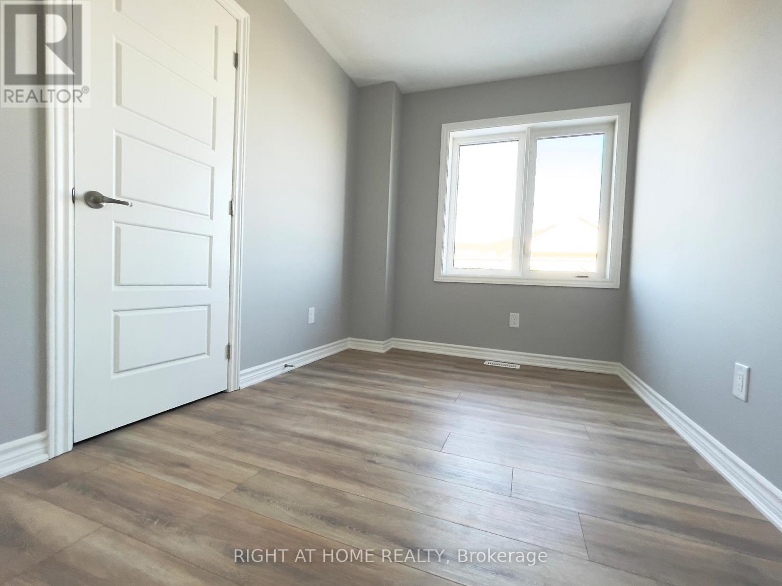 712 Lapland Private, Ottawa, Ontario  K2S 1B6 - Photo 7 - X12492636